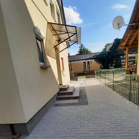 Klimatisiertes In Buekfuerdoe Mit Garten By Interhome *